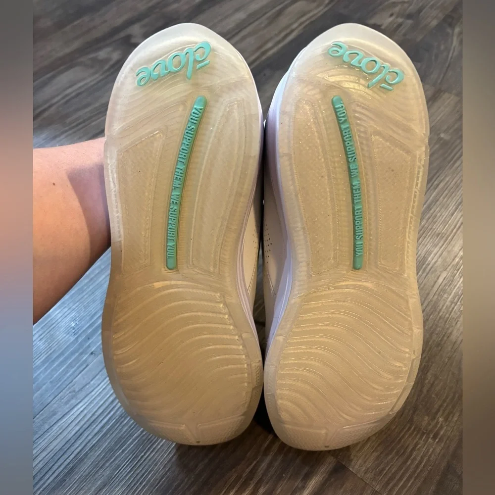 NWOB Clove‎ Brilliant White Nursing Shoes Women’s Size 9.5